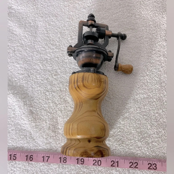 Handmade Antique Style Carved Wood Pepper Mill Pepper  Grinder - Picture 15 of 16